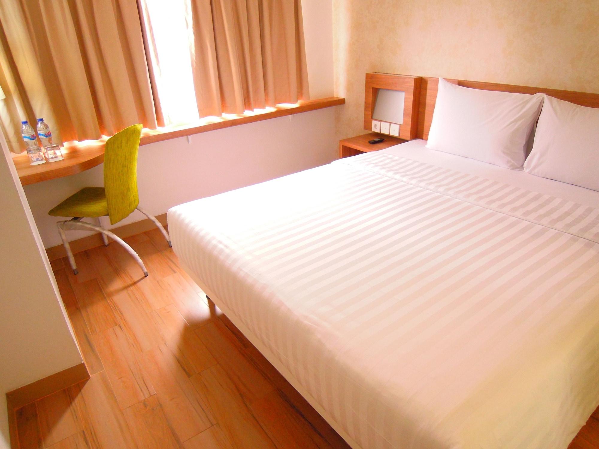 Whiz Hotel Cikini Jakarta Kültér fotó
