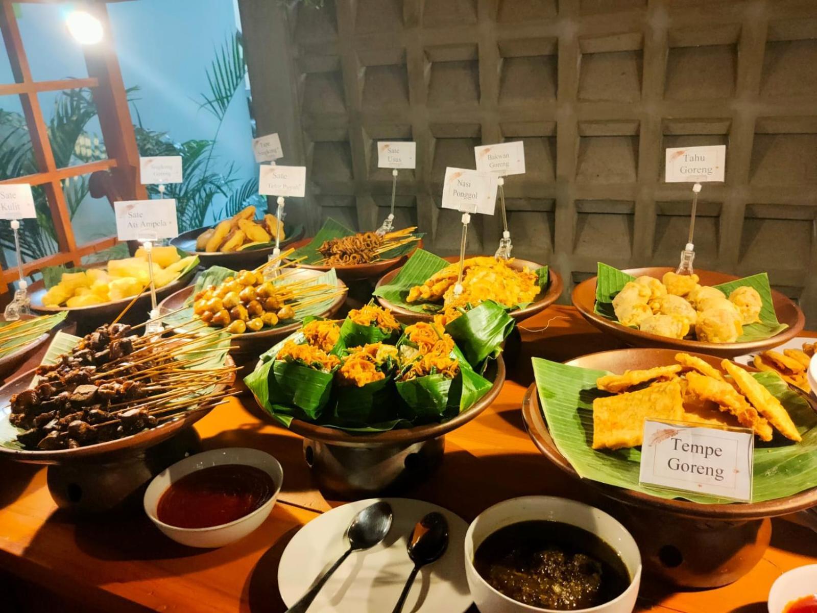 Whiz Hotel Cikini Jakarta Kültér fotó