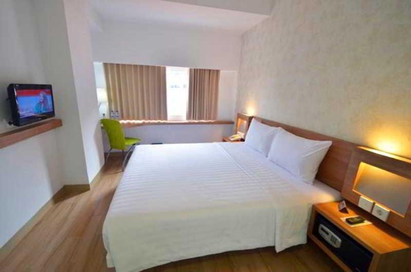 Whiz Hotel Cikini Jakarta Kültér fotó