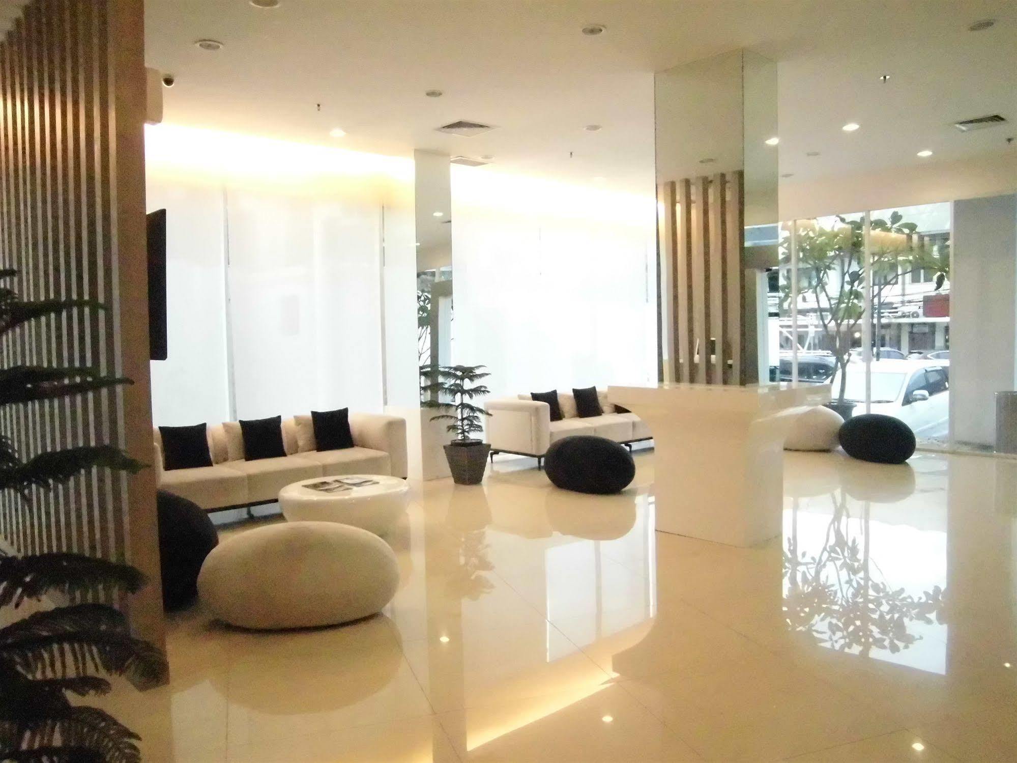 Whiz Hotel Cikini Jakarta Kültér fotó