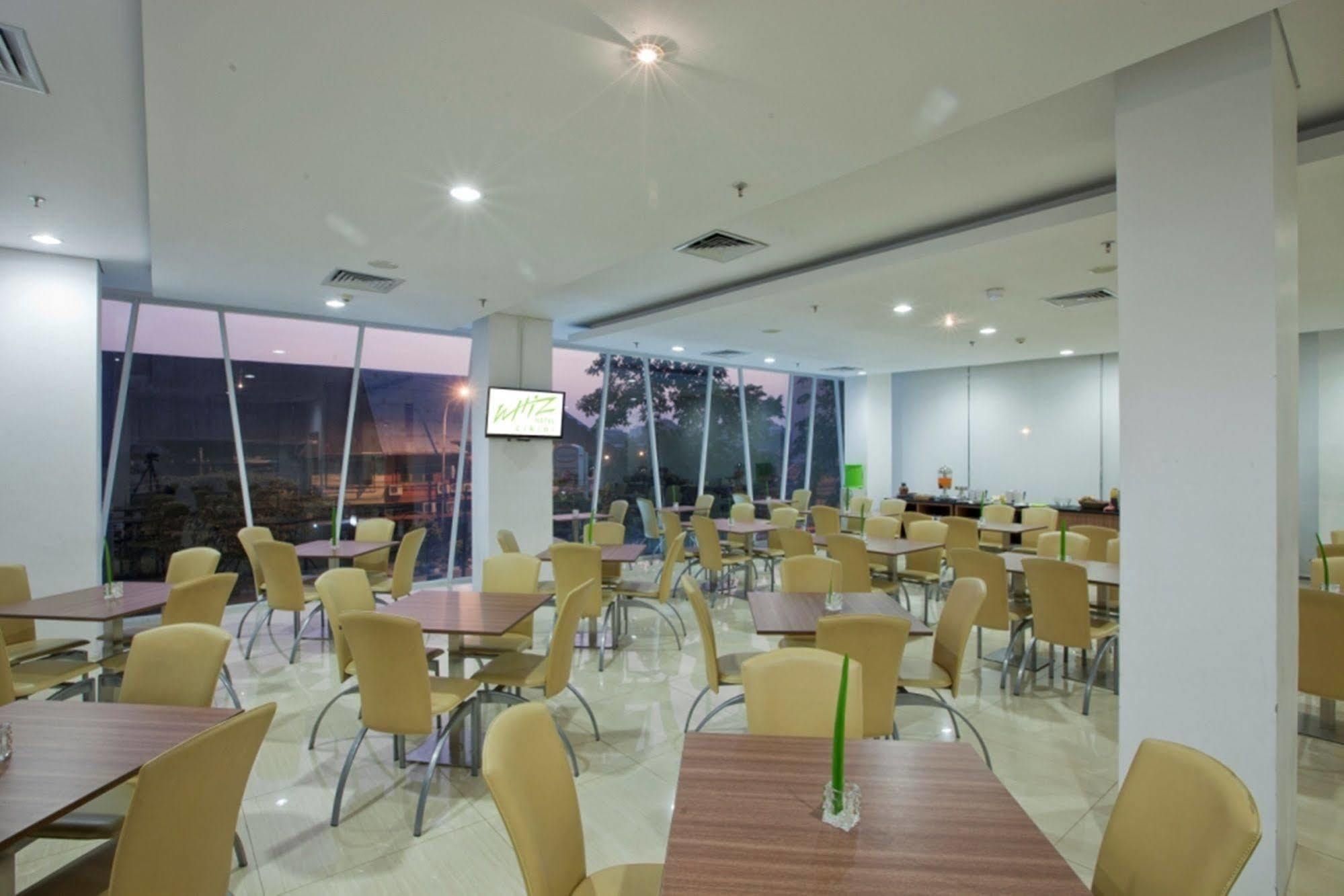 Whiz Hotel Cikini Jakarta Kültér fotó